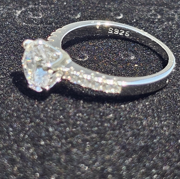 S925 Sterling Silver Zircon Ring - Picture 2 of 2